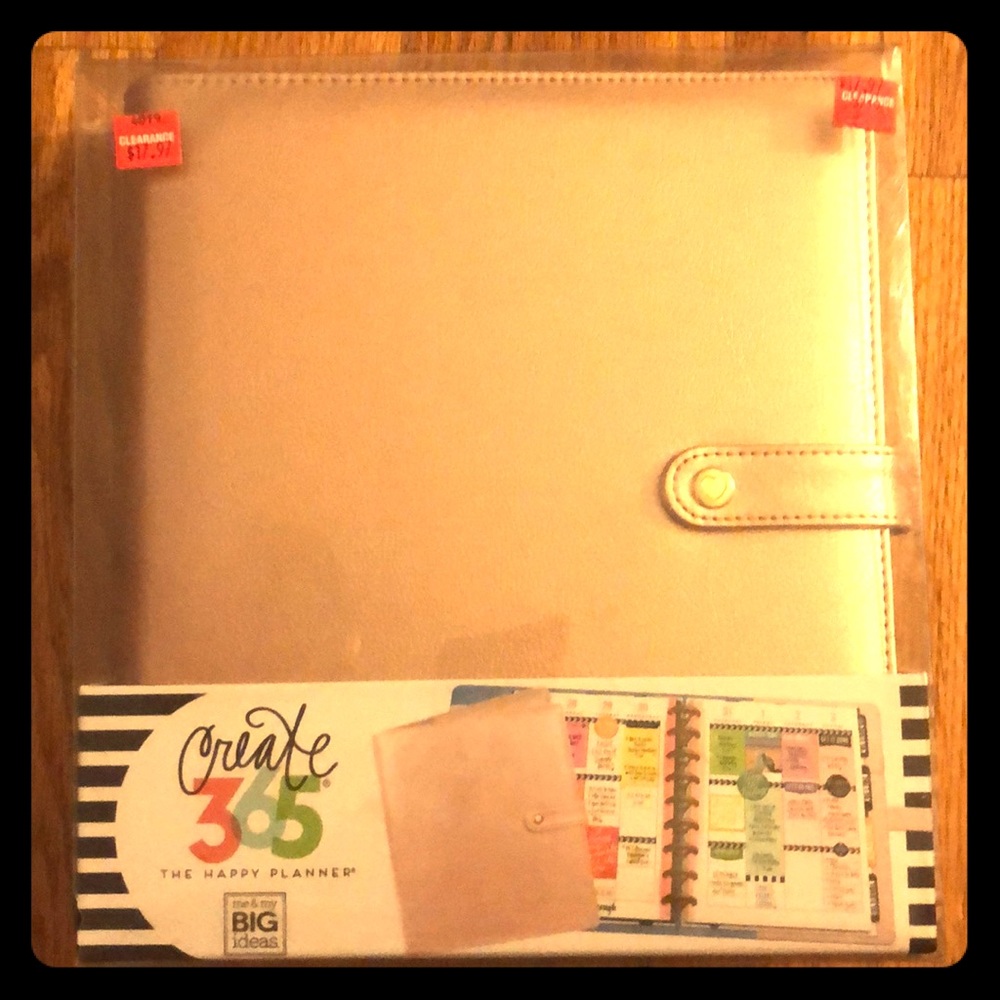 The happy planner CLASSIC Size (medium) cover.